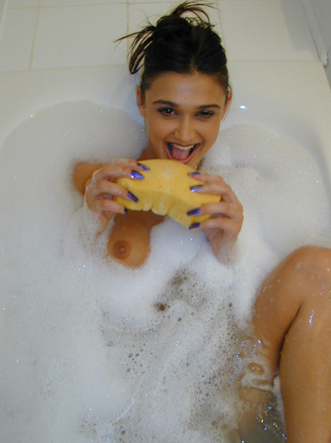 Gorgoeus Desi Babe Taking Shower Private Images