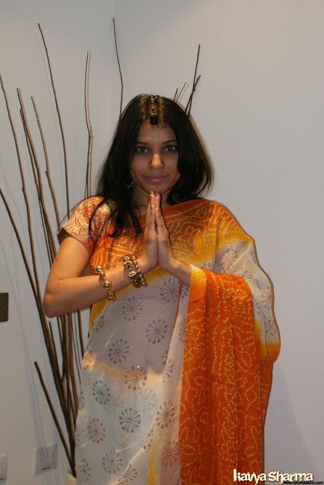Sexy Indian Babe Kavya Sharma Sari Secrets