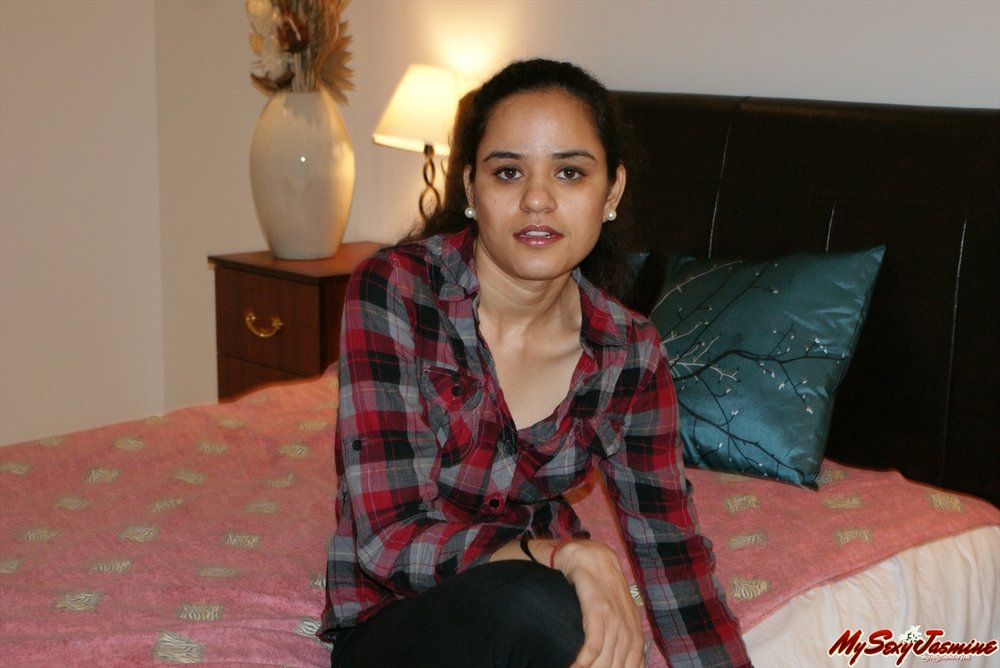 Jasmine Stripping Naked College Girl Pics