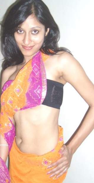 Hot Indian Javeria Aunty Naked Pose