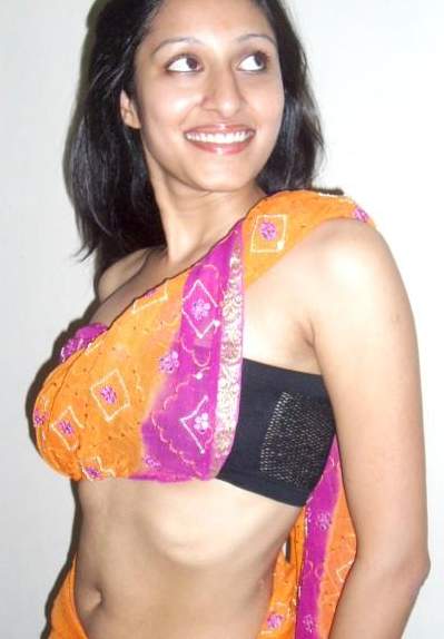 Hot Indian Javeria Aunty Naked Pose