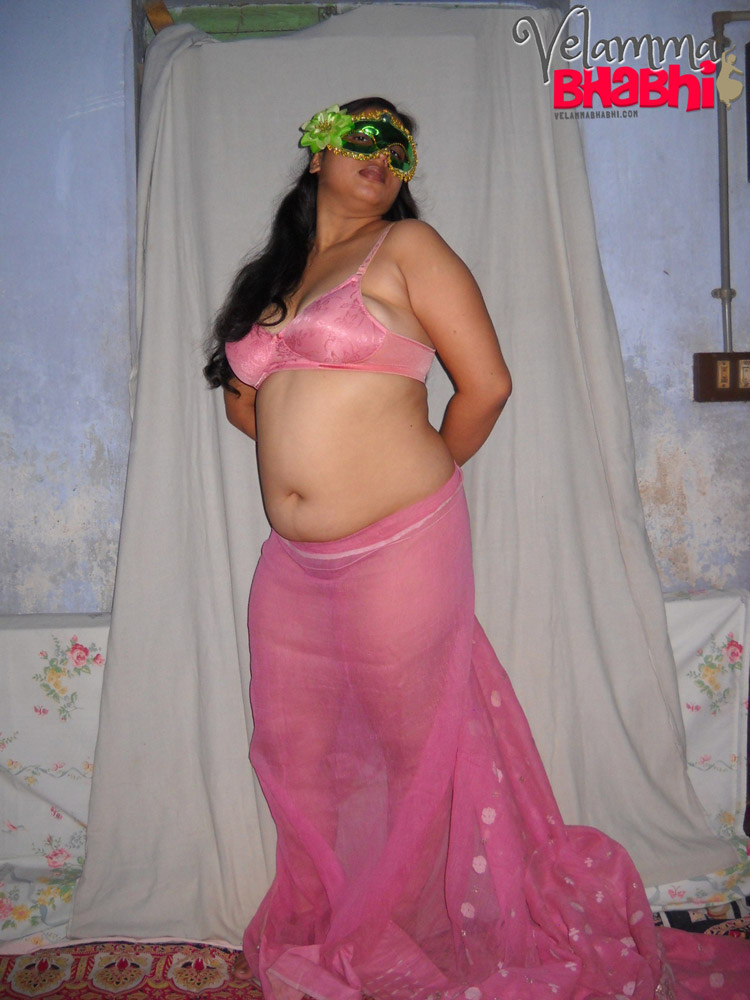 Velamma Bhabhi Hot Sexy Milky Big Tits