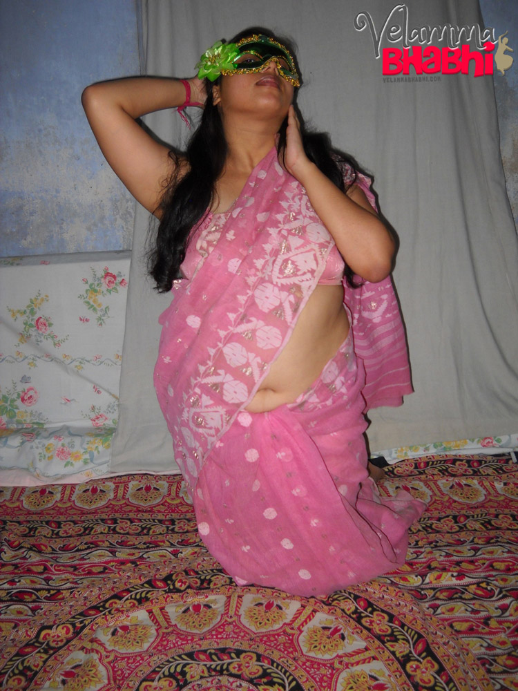 Velamma Bhabhi Hot Sexy Milky Big Tits