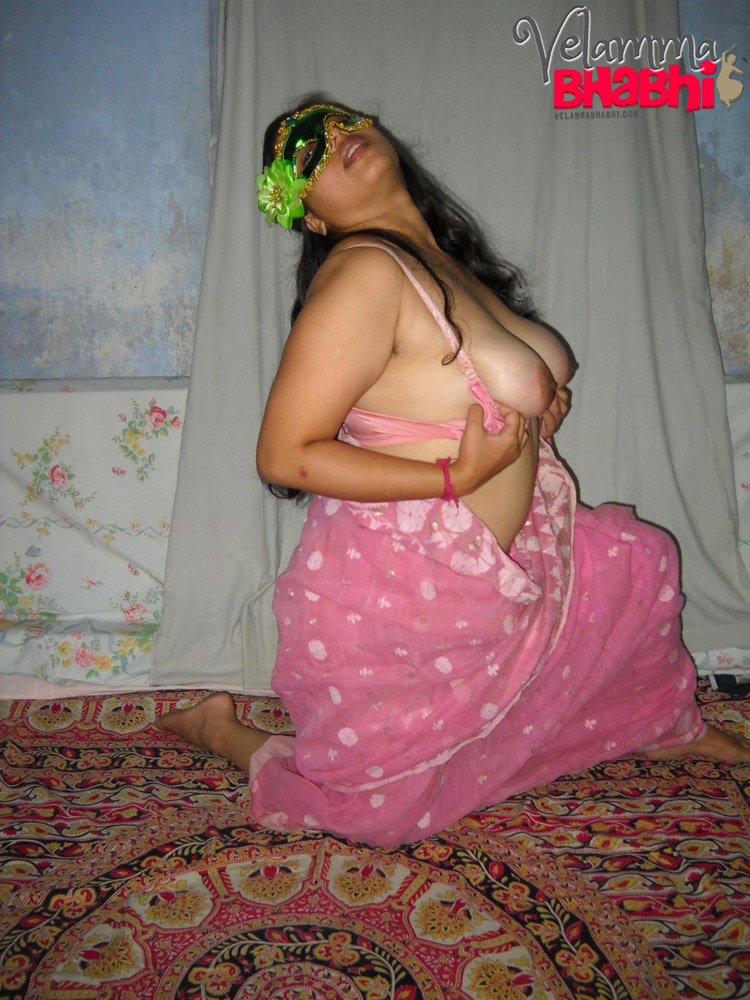 Velamma Bhabhi Hot Sexy Milky Big Tits