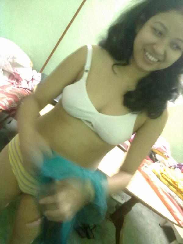 Cute Indian Wife Nude Pressing Big Tits