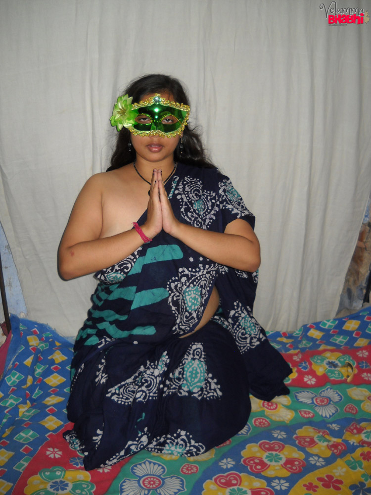 Velamma Doodhwali Nude Indian Aunty Pics