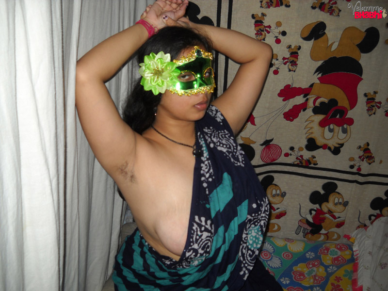 Velamma Doodhwali Nude Indian Aunty Pics