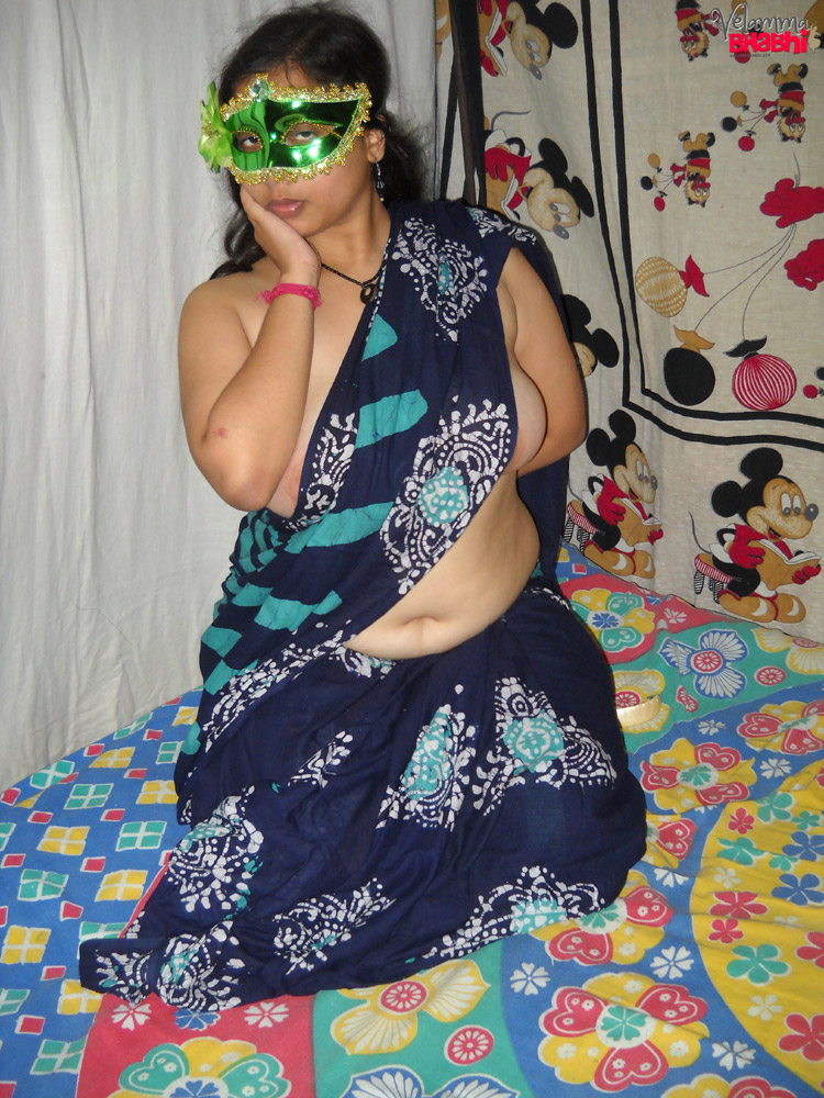 Velamma Doodhwali Nude Indian Aunty Pics