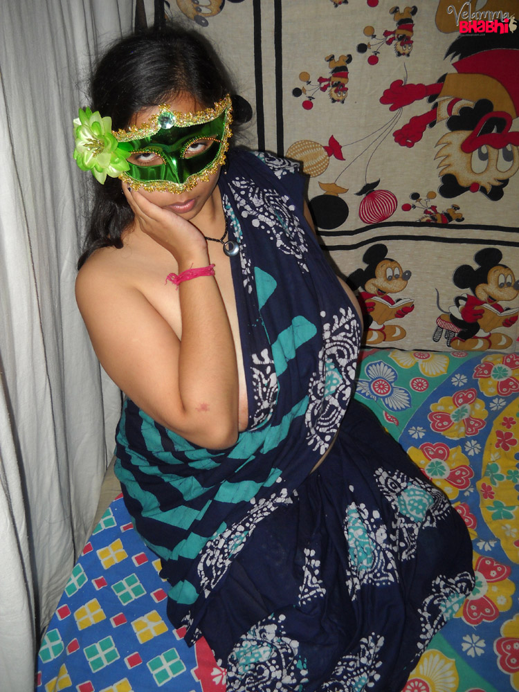 Velamma Doodhwali Nude Indian Aunty Pics