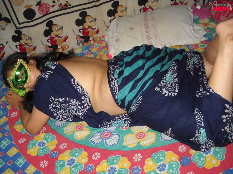 Velamma Doodhwali Nude Indian Aunty Pics