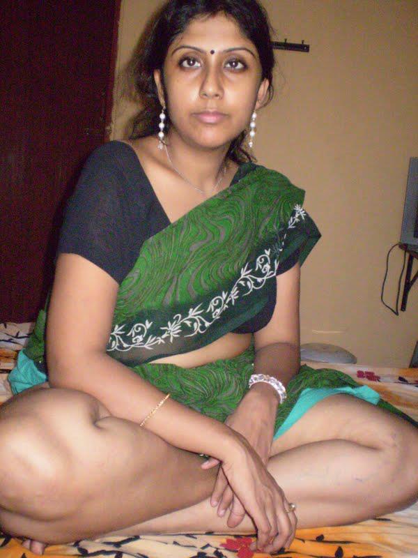 Horny Indian Rajni Showing Milky Boobs