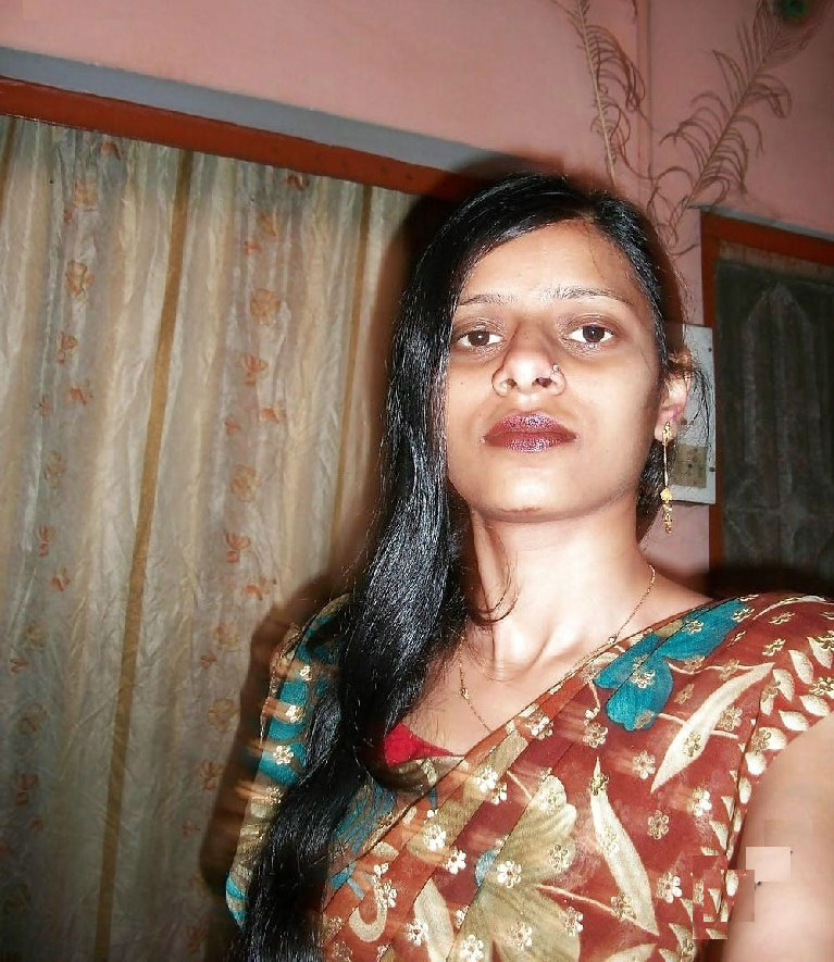 Shy Indian Sarita Bhabhi Nude Pics Leaked