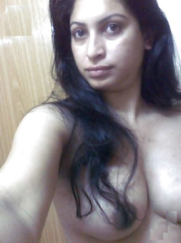 Hot Indian Aunty Shivani Taking Nude Selfies