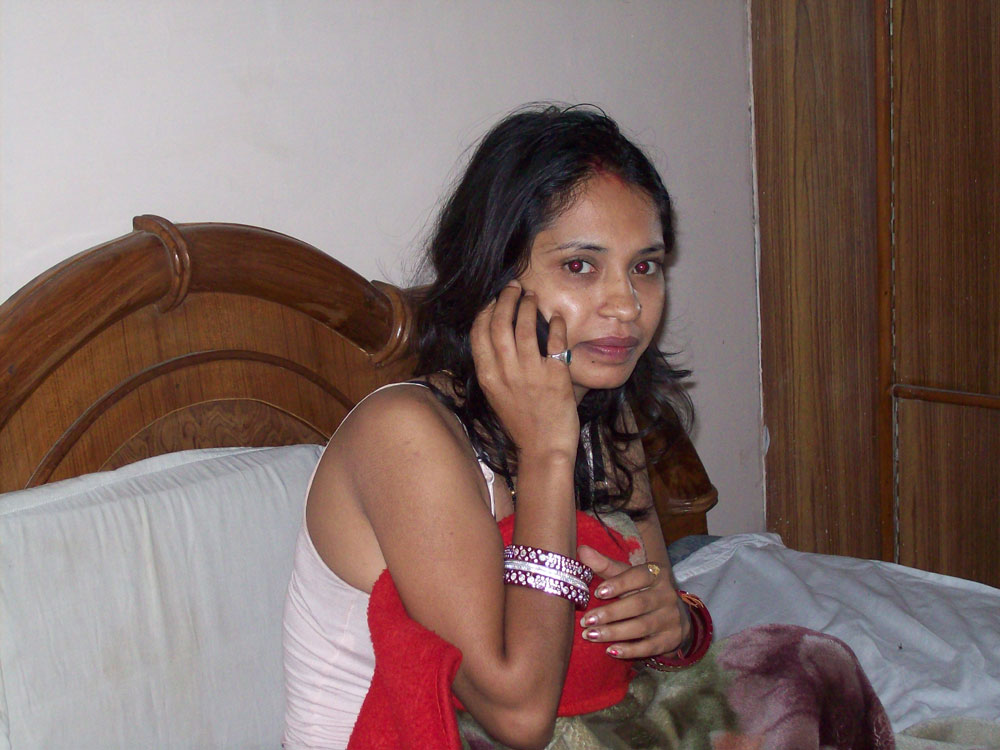 Horny Modern Indian Babe Showing Pussy