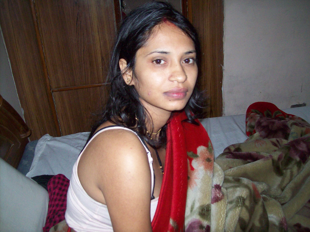 Horny Modern Indian Babe Showing Pussy