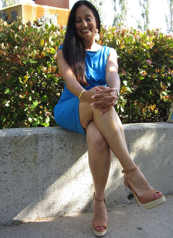 Horny Modern Indian Babe Showing Pussy