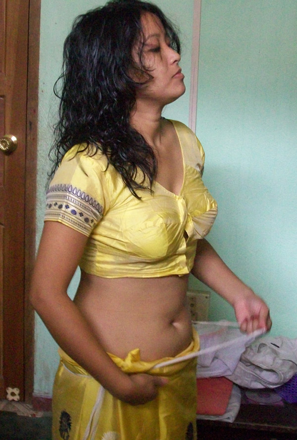 Nude Indian Aunty Padma Erotic Sari Pictures