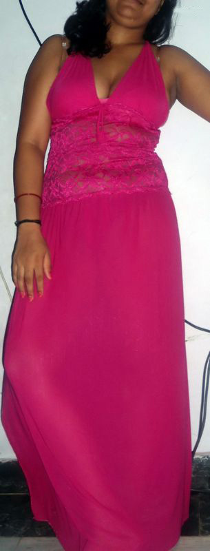 Hot Figure Indian Girl Showing Her Assets