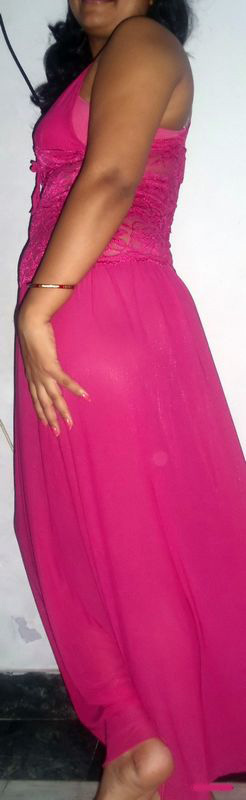 Hot Figure Indian Girl Showing Her Assets