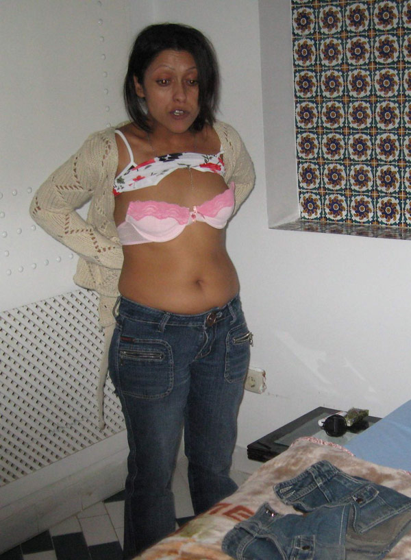 Hot Indian Babe Mona Naked On Bed