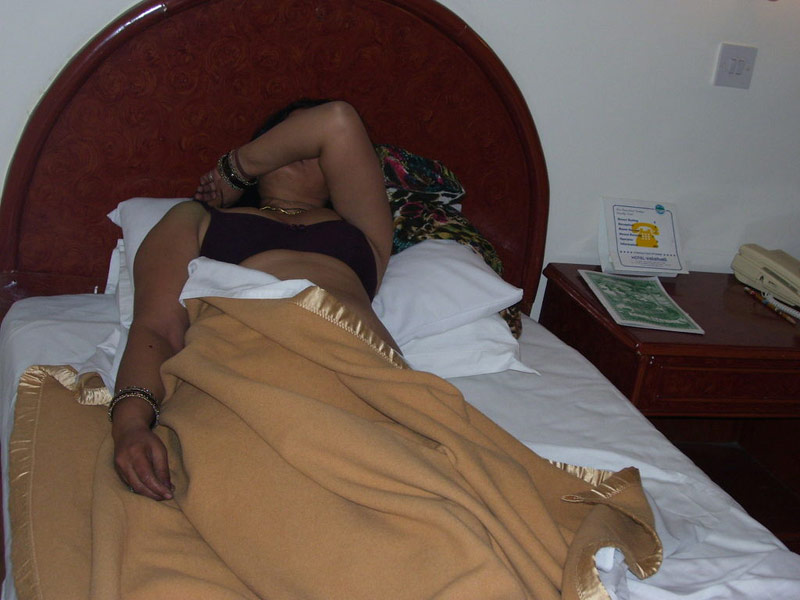 Hot Indian Babe Mona Naked On Bed