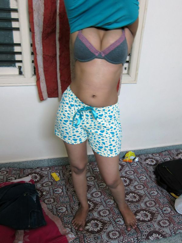 Young Indian Girl Monisha Removing Her Top
