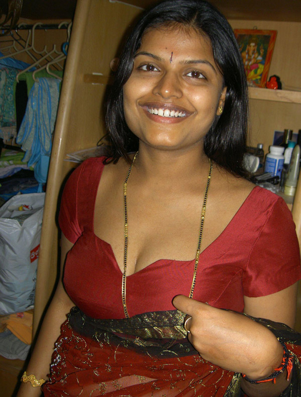 Sexy Indian Housewife Wearing Sexy Sari