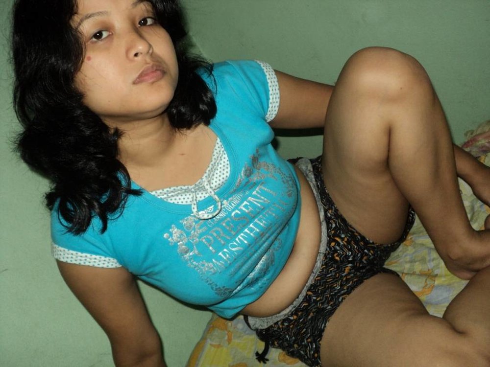 Seductive Nude Indian Wife Padma Showing Off Boobs