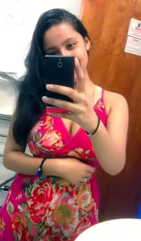 Hot Indian Asiya Showing Big Boob