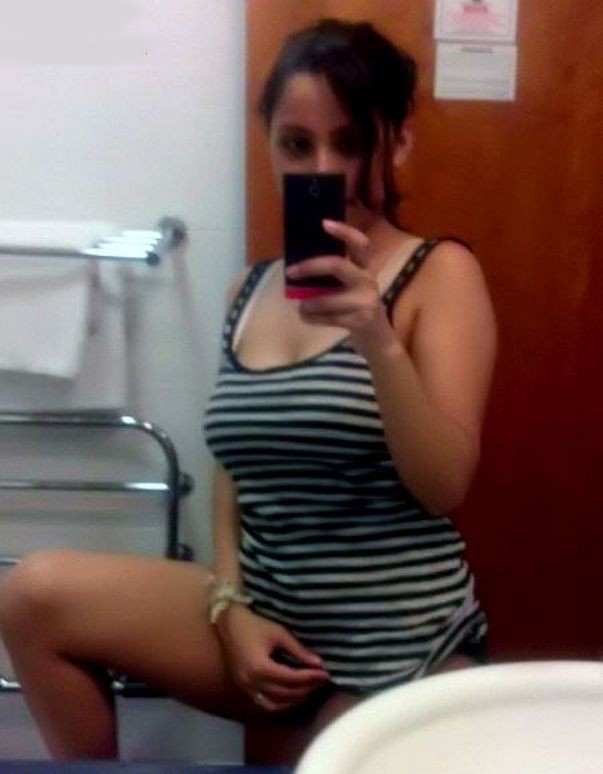 Hot Indian Asiya Showing Big Boob