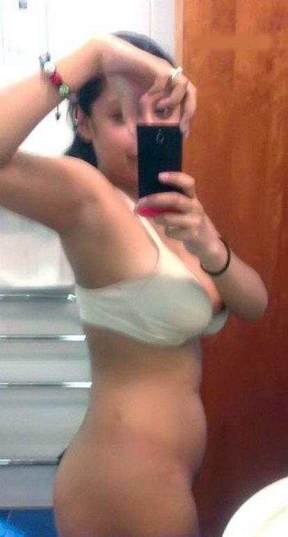 Hot Indian Asiya Showing Big Boob