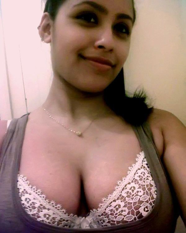Hot Indian Asiya Showing Big Boob