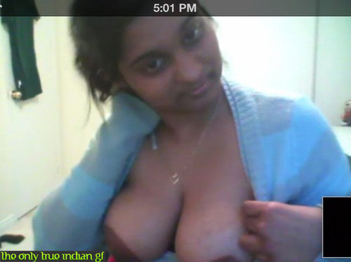 Horny Indian Sohna Bhabhi Boob Show On Cam