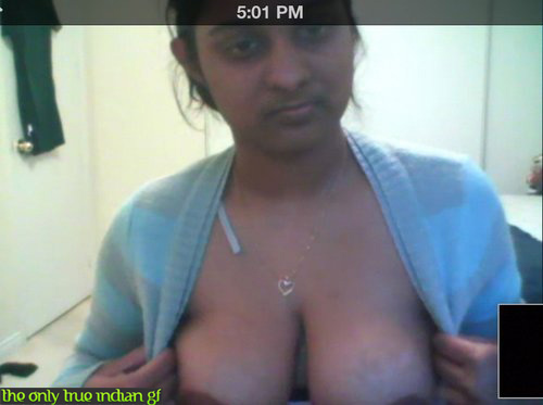 Horny Indian Sohna Bhabhi Boob Show On Cam