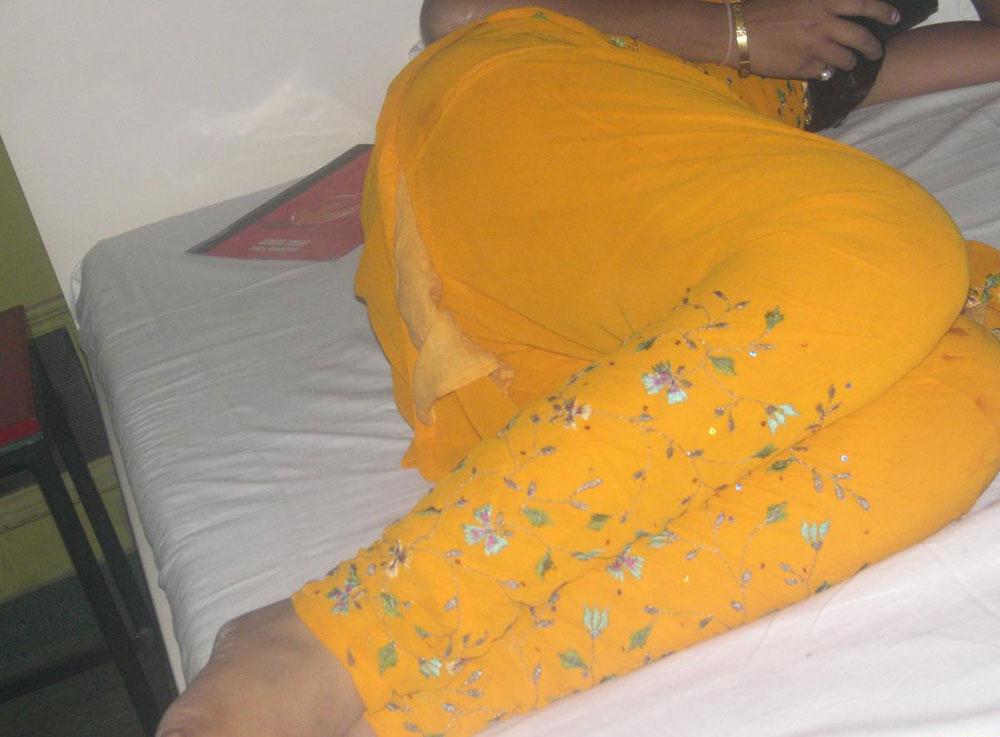 Horny Indian Babe Sangita Boob Show