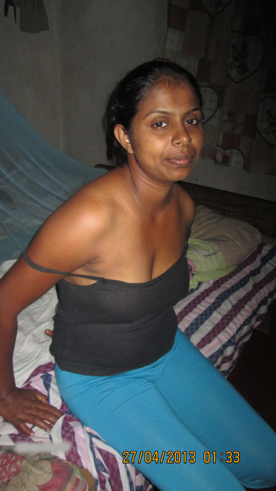 Dark Indian Babe Giving Blowjob To Lover