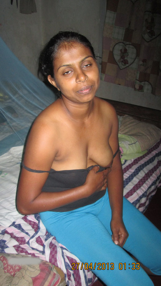 Dark Indian Babe Giving Blowjob To Lover