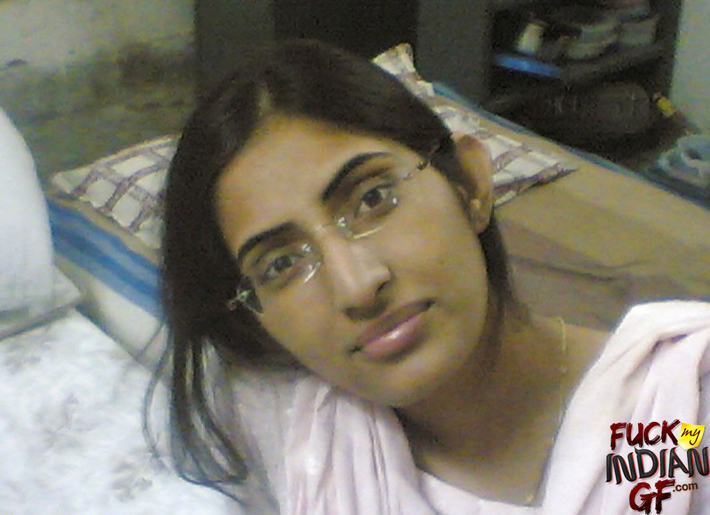 Hot Indian Babe Farida Nude Selfies