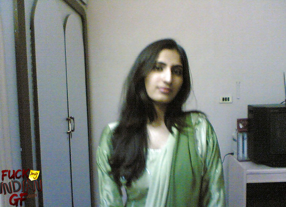 Hot Indian Babe Farida Nude Selfies