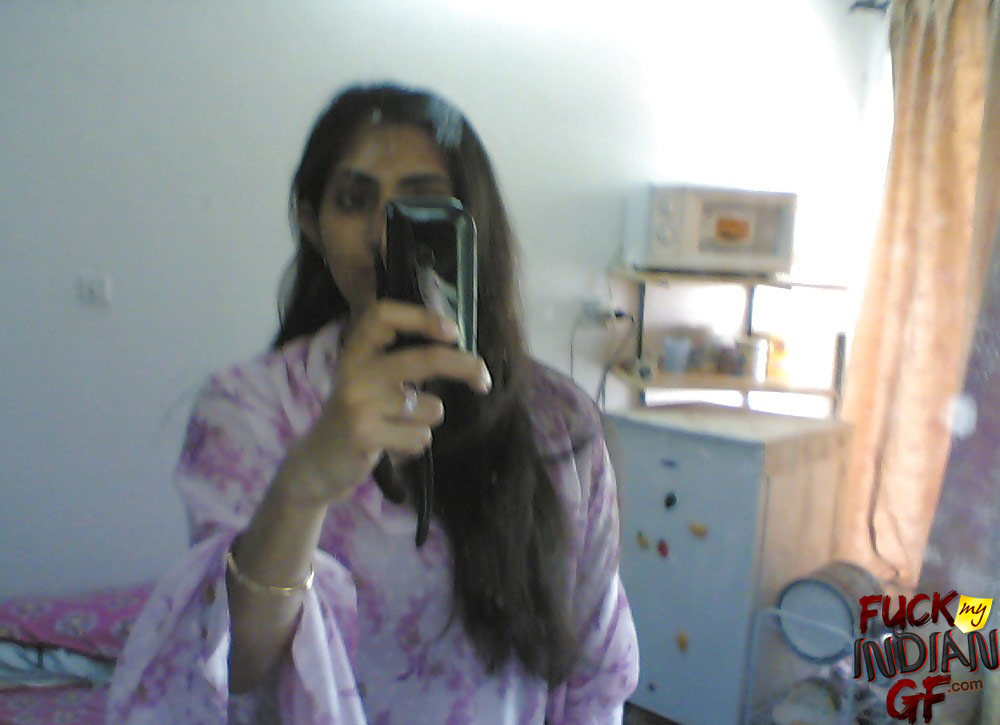 Hot Indian Babe Farida Nude Selfies