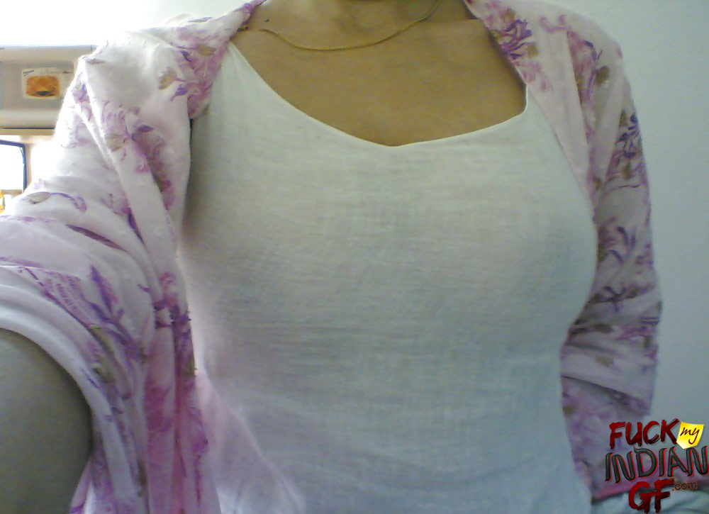 Hot Indian Babe Farida Nude Selfies