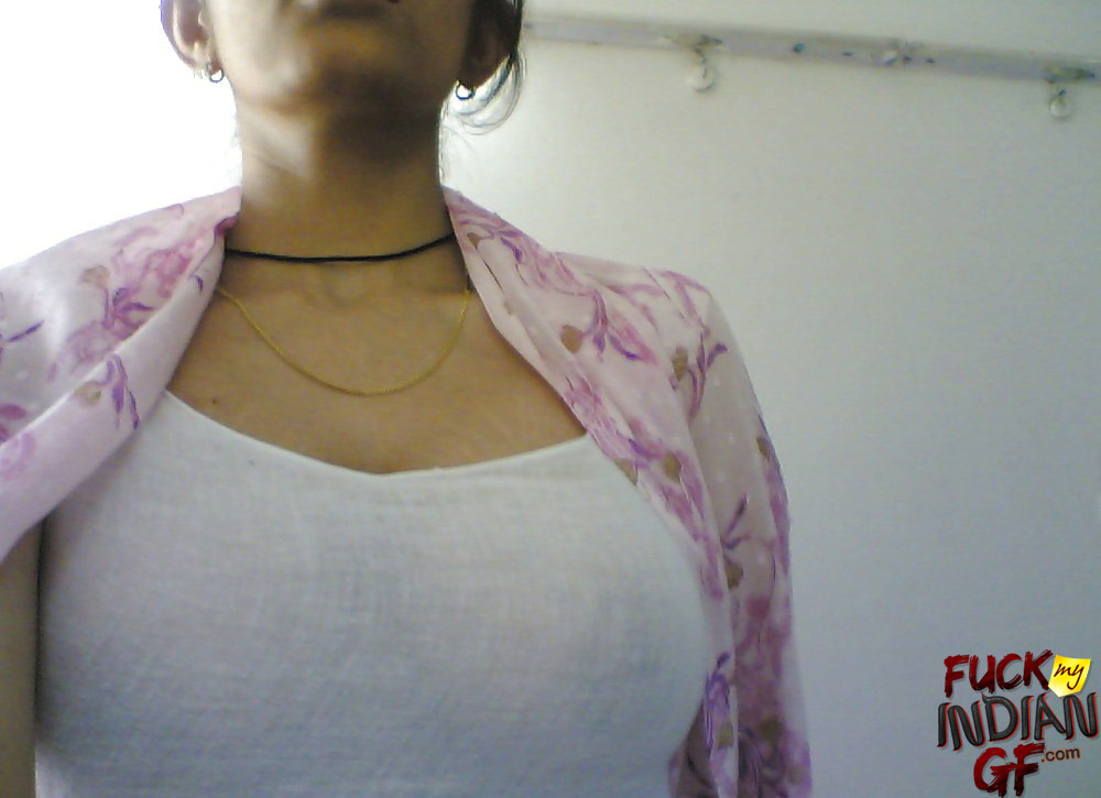 Hot Indian Babe Farida Nude Selfies