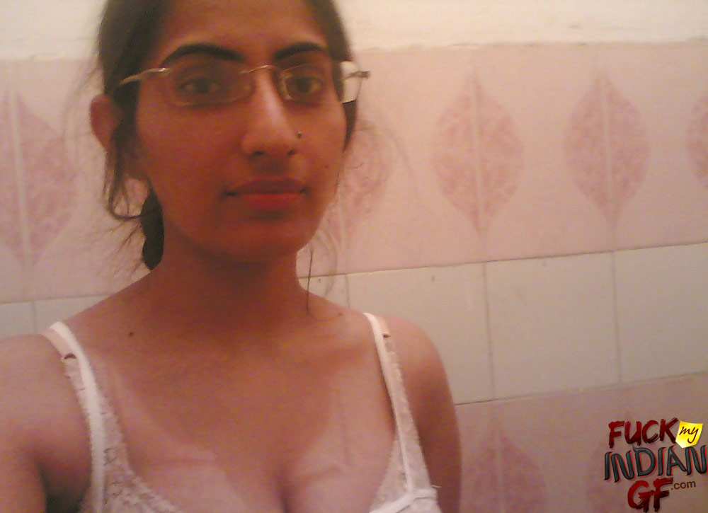 Hot Indian Babe Farida Nude Selfies