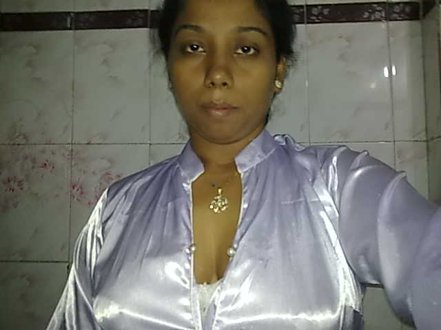 Hot Indian Dusky Aunty Asset Show