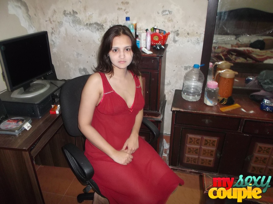 Indian Bhabhi Sonia Red Dress Nude Show