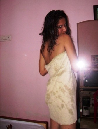 Hot Indian Girl Nude Pics After Shower