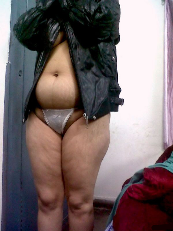 Indian Mature Aunty Zakia Nude Show