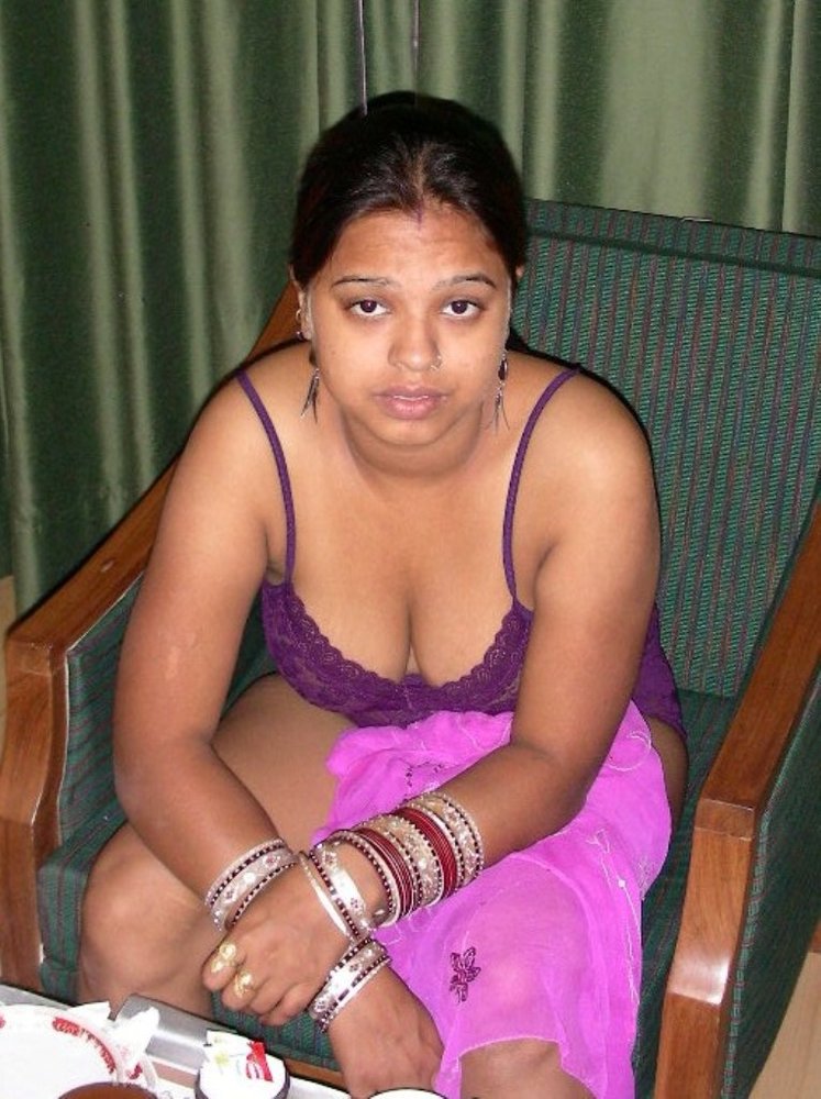 Indian Bhabhi Ishika Fucked By Husband