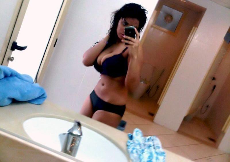 Hot Indian Girl Black Bra Nude Selfies