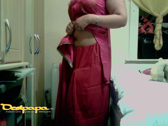 Pakistani Babe Fauzia Showing Panty To Lover